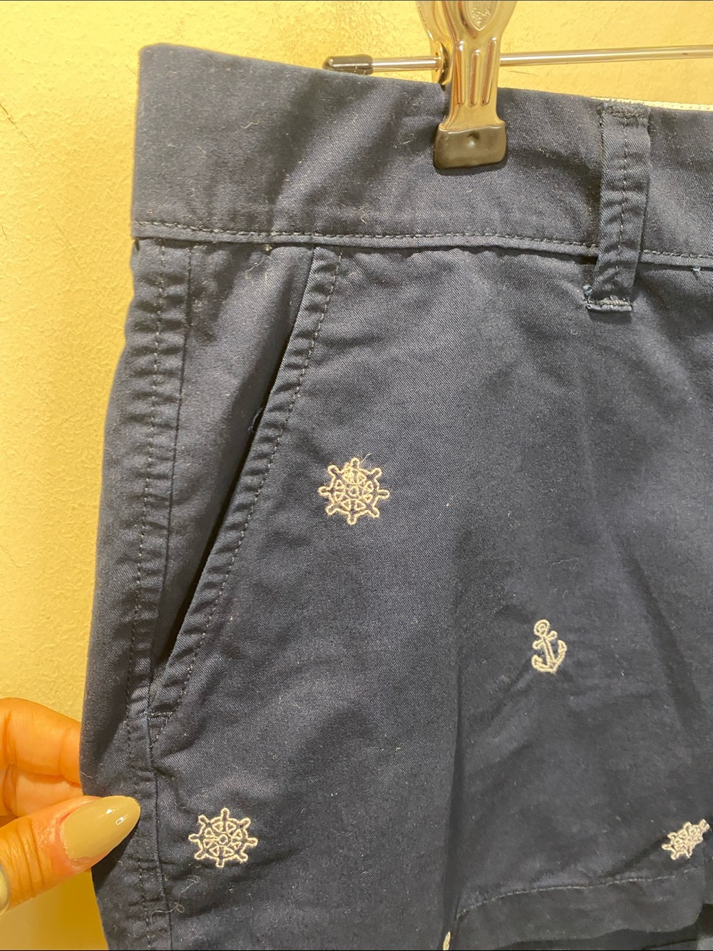 Old Navy Navy  Blue Embroidered Nautical Women’s Shorts sz 8 - Picture 2 of 7
